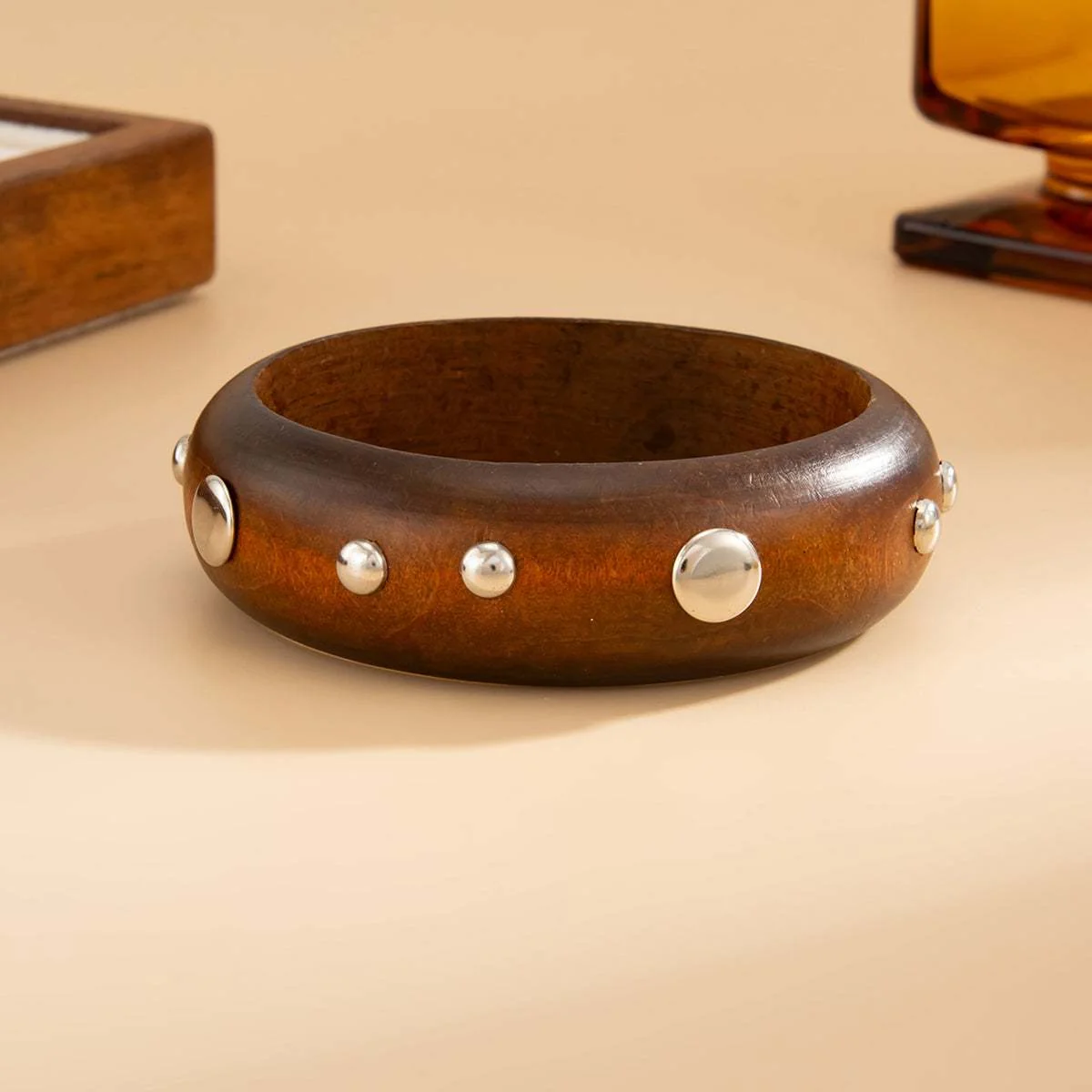 World-Class Brown Wood Silvertone Spot Station Bangle Practical