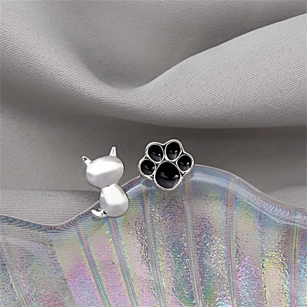 Lightweight Black Enamel Silvertone Kitty Paw Stud Earrings User-Friendly
