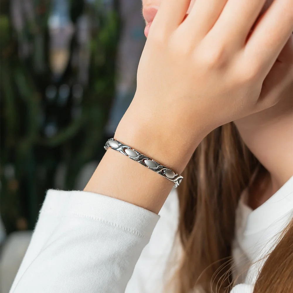 Enhanced Stainless Steel Energy Bracelet 4-in-1. Silver color. Model B006S Recyclable