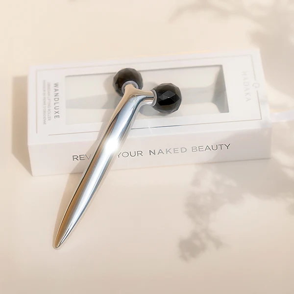 User-Friendly WANDLUXE Obsidian Facial Roller Elite