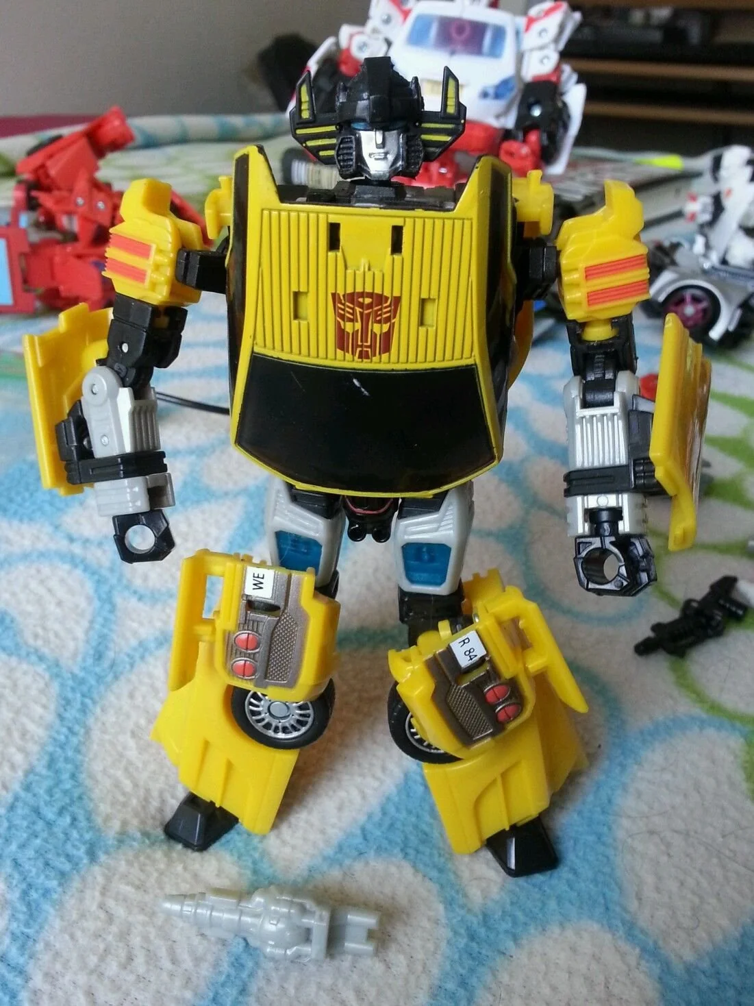 Fine ers Universe Deluxe Class Classic Series Action Figure - Autobot Sunstreaker with Electron Pulse Blaster Consistent