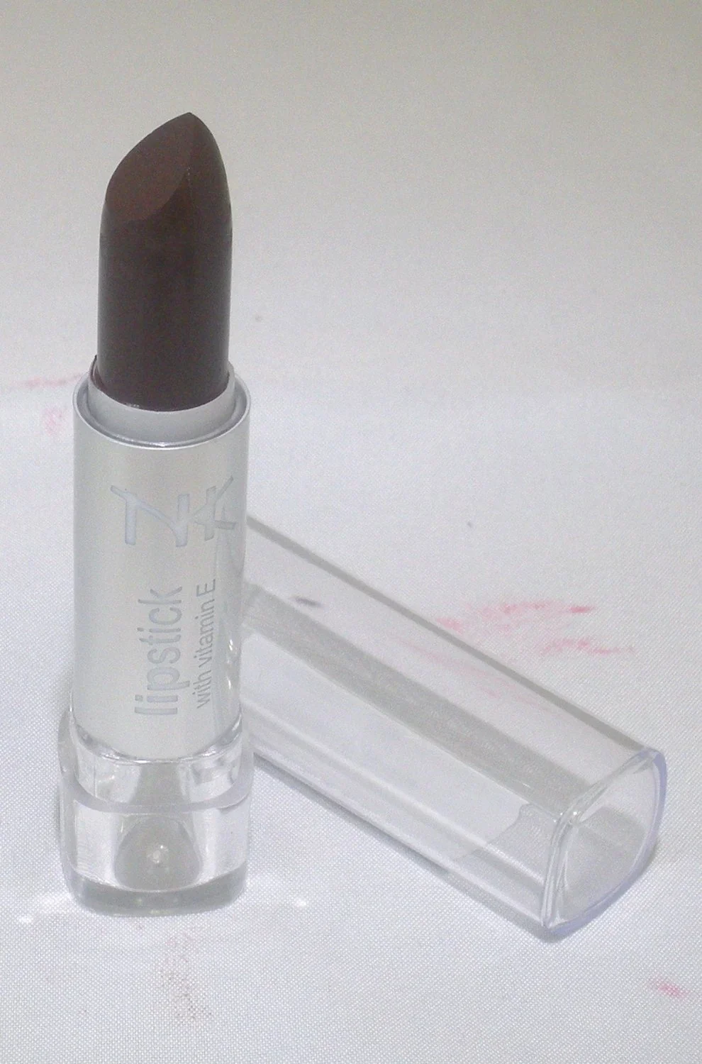 Original NICKA K LIPSTICK WITH VITAMIN E MYSTICS 915 Casual