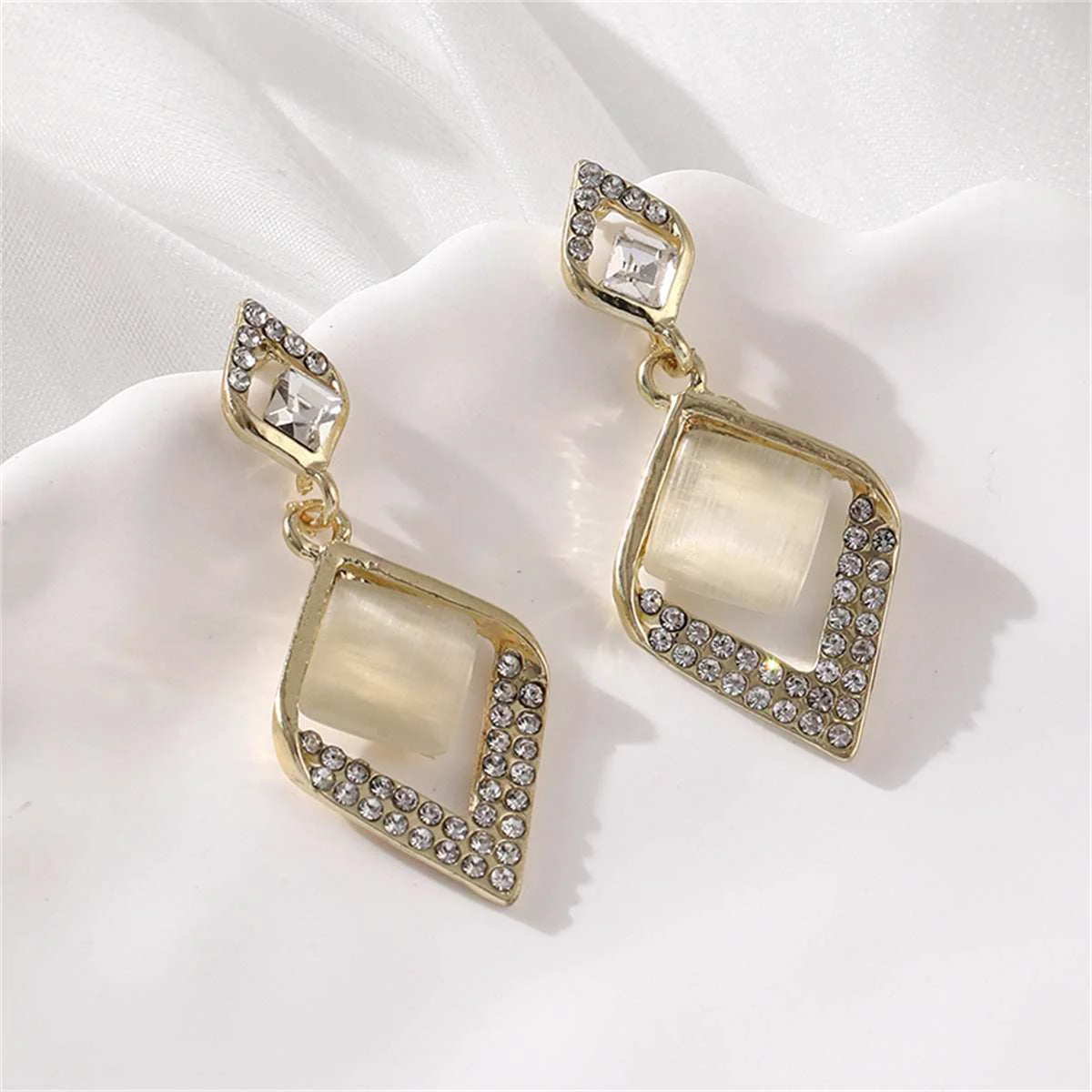 Luxury Cats Eye Crystal Rhombus Drop Earrings Quality