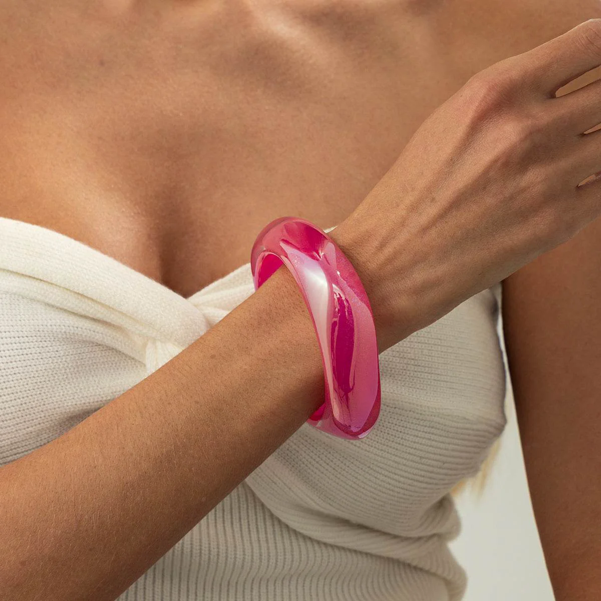 Versatile Iridescent Rose Resin Uneven Bangle Smart
