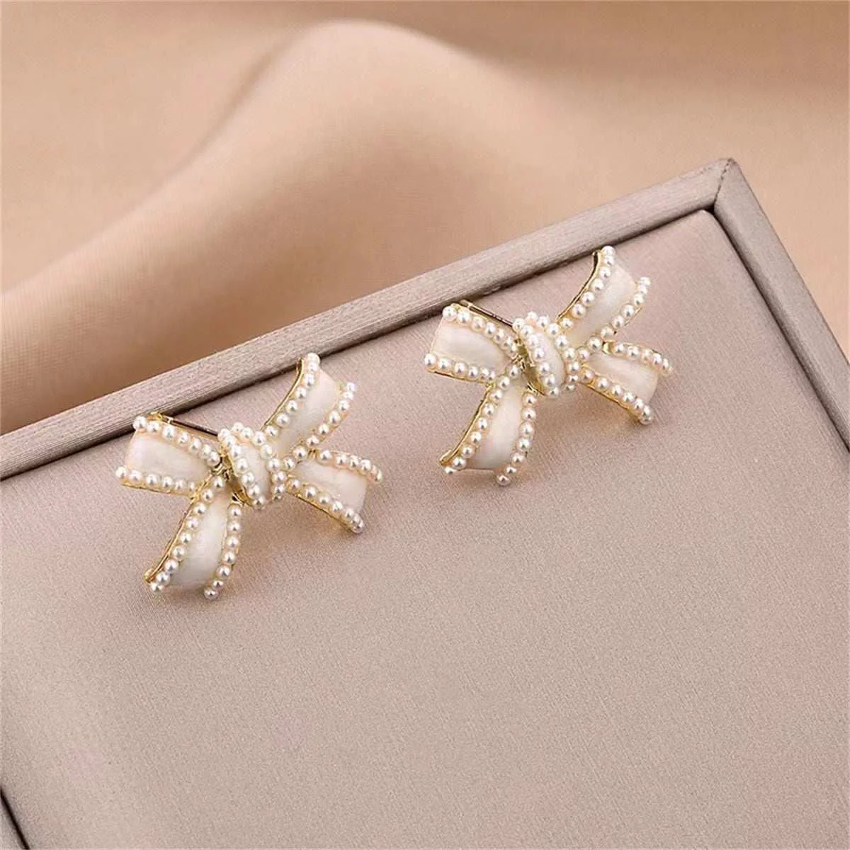 Traditional White Enamel Pearl Bow Stud Earrings Advanced