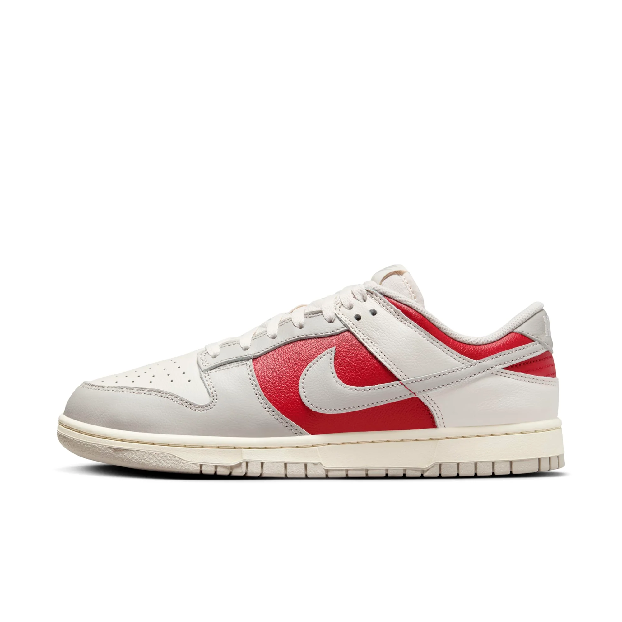 High-Performance Nike Men's Dunk Low Retro Sneakers Relaxed